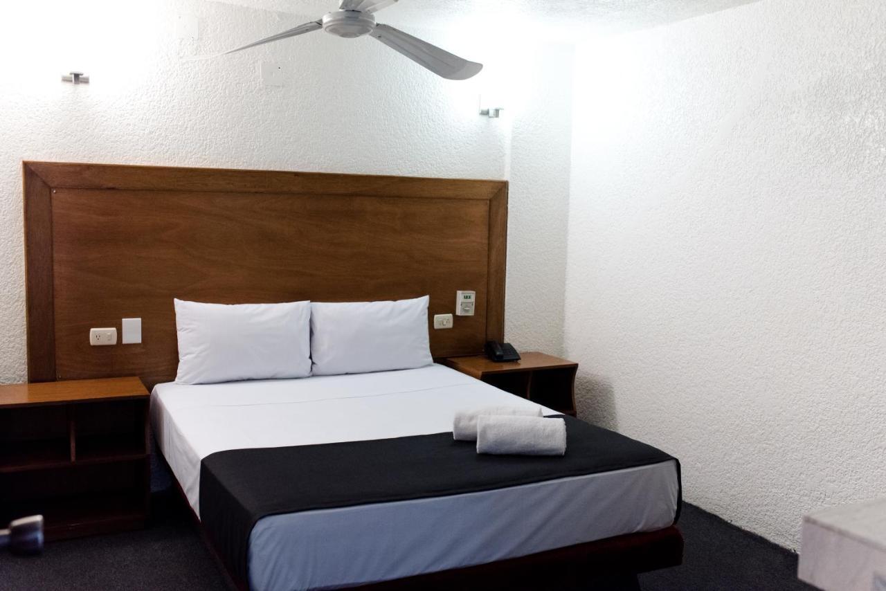 Hotel Central Irapuato - Hotel En Ирапуато Екстериор снимка